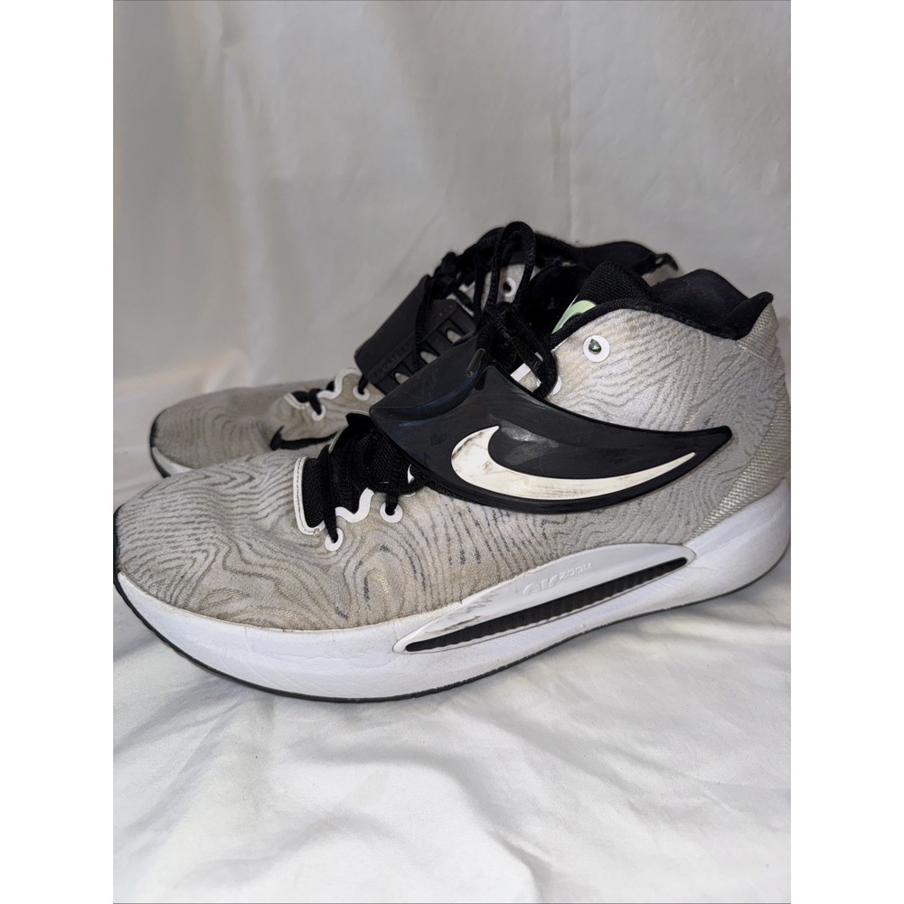 Nike Kyrie Basketball Shoes Athletic Sneakers White Black Size 12